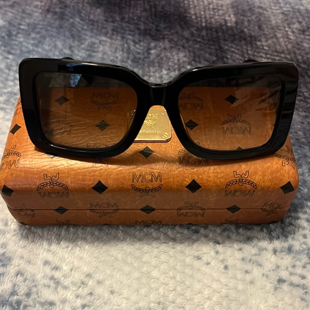 MCM Butterfly 🦋 sunglasses/ EUC
